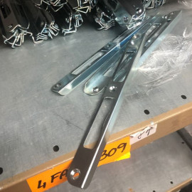 Protiplech UNI biely zinok 210mm